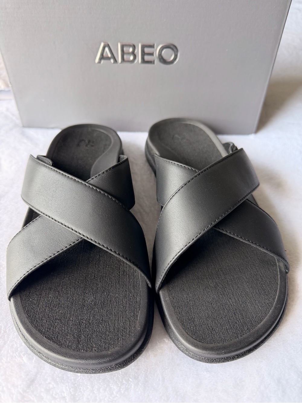Abeo Laguna Slide Cross-Strap Sandal - Black size 8 - Picture 2 of 6